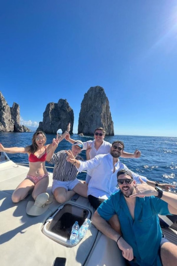 Capri boat tour with friends