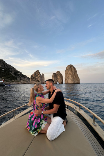 Wdding proposal on boat in Capri