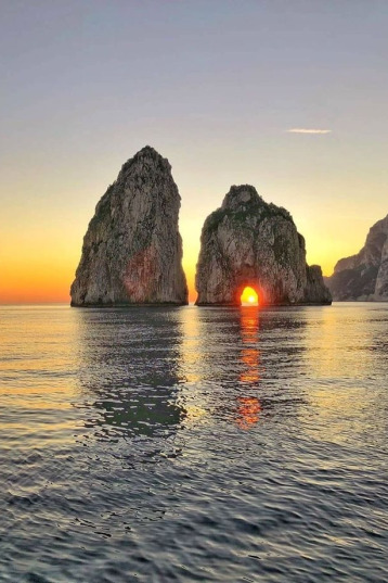 Romantic sunset boat tour in Amalfi