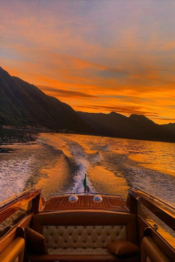 Romantic sunset boat tour in Amalfi