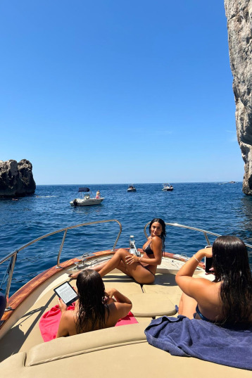 Private Capri boat tour with family