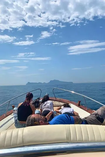 Enjoy your boat tour in Procida