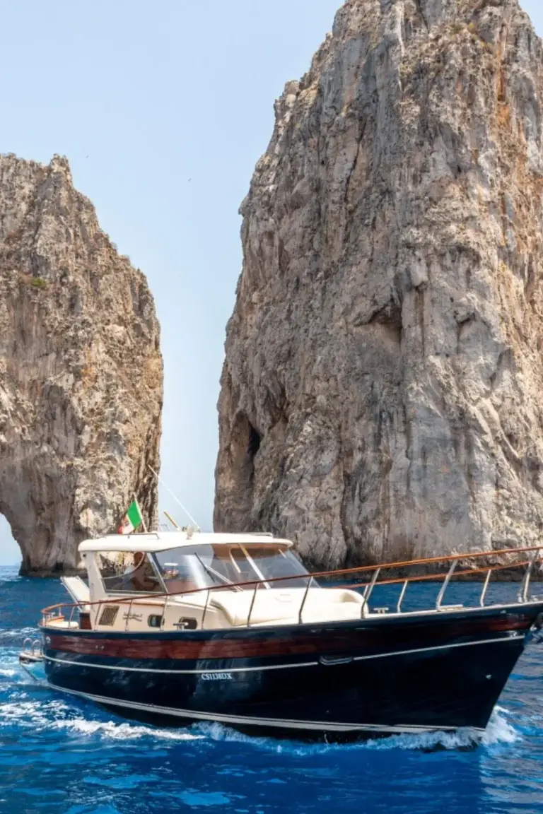 Excursão de Barco em Capri com Gozzo Sorrentino